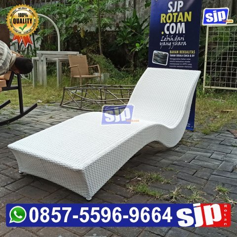 pengrajin  sunbed rattan syentetic sunbed sun lounger kursi santai kolam renang rotan sintetis  model lengkung lancip