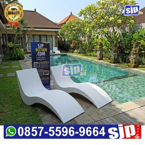 pengrajin daybed sunbed sun lounger kursi santai kolam renang rotan sintetis model lengkung